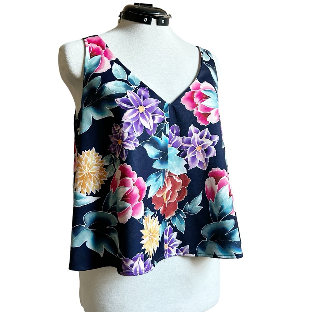 Bold floral swing crop tank, navy, pink, size S